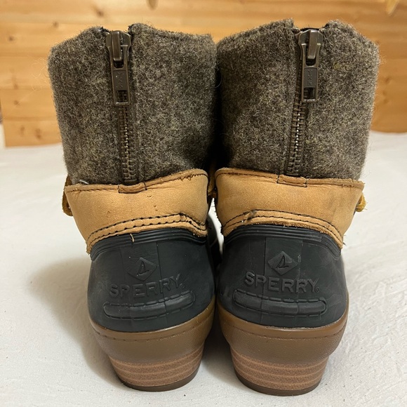 Sperry Saltwater Top Sider Wedge Boots, size 9. - Picture 5 of 6